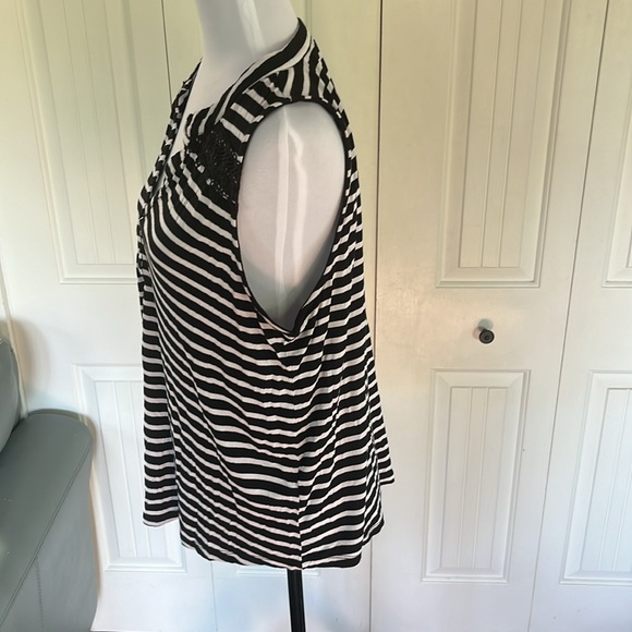 Black and white striped tank top - Picture 3 of 6